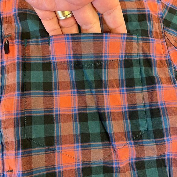 Duluth Trading Untucked Relaxed Fit Hidden Pocket Plaid Button Down Shirt sz L - Picture 4 of 9